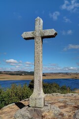plateau de l'Aubrac, lacs et élevages de bovins
