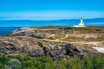 Fototapeta na wymiar Foals Lighthouse on cliffs of Belle-Ile-en-Mer