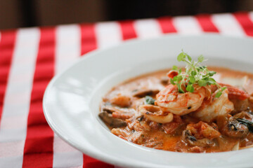 grilled shrimps with lemon and salad