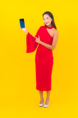 Portrait beautiful young asian woman with smart mobile phone with credit card