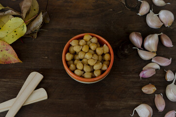 chickpeas taken from above, on wood decorated with garlic