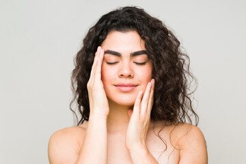 Woman in her 20s relaxing at the beauty spa