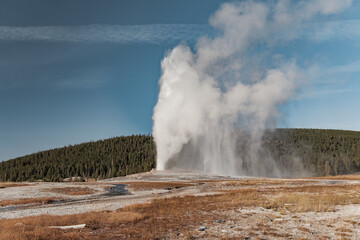 old faithful geyser eruption yellowstone national park