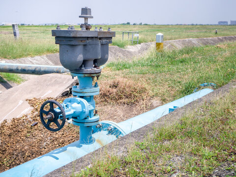 Control knobs for big water blue pipes