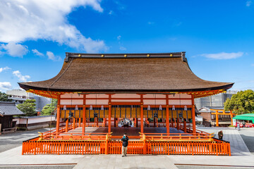 Fototapeta premium 京都 伏見稲荷大社 下拝殿