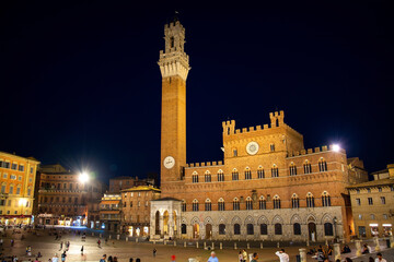 Fototapeta na wymiar Palazzo Pubblico mit Torre del Mangia, Siena, Toskana, Italien