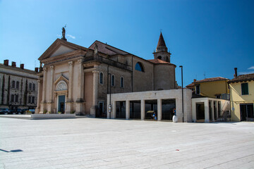 Fototapeta premium Duomo di San Martino, Peschiera del Garda, Venetien, Italien