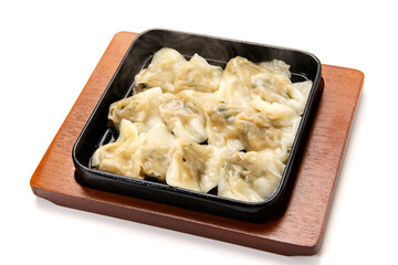 鉄鍋で焼いた小さめの焼餃子