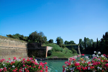 Fototapeta na wymiar Festungsmauer, Peschiera del Garda, Venetien, Italien