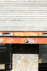 古いシャッター扉