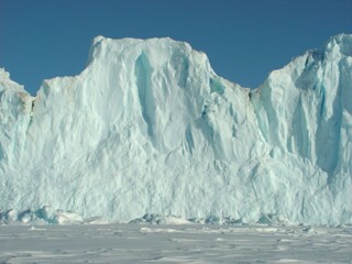 Fototapeta na wymiar antarctica ice icebergs sea snow winter day