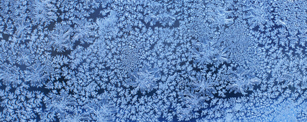 Fototapeta na wymiar snow pattern on the glass from frost. snowflakes on the window