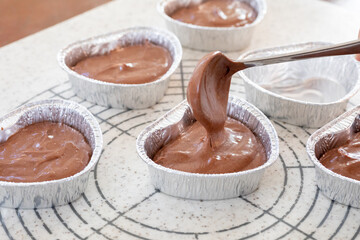 バレンタイン向け　ハート型のチョコレートマフィン作り