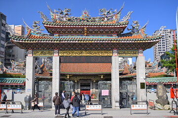 Fototapeta premium Longshan Temple, Taipei, Taiwan - January 15, 2021: the front gate of the Longshan Temple.