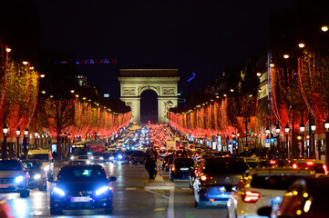 Fototapeta na wymiar Champs Elysées de nuit