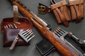 Soviet soldier rifle and support during the Second World War