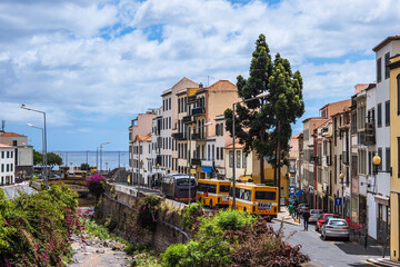 Blick auf die Stadt Funchal auf der Insel Madeira, Portugal