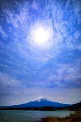 河口湖と富士山と太陽