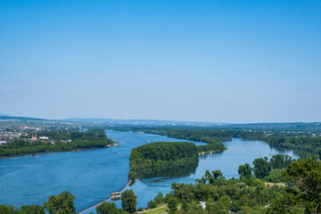 Fototapeta na wymiar View over the majestically flowing river Rhine with an island near Bingen / Germany