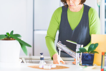 シニア　キッチン　女性　日本人 © show999