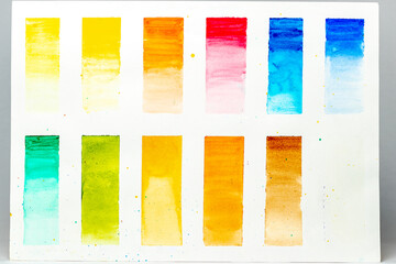 paleta de colores de acuarela pintada sobre un papel blanco