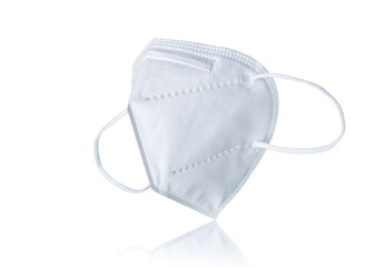 FFP2 Atemschutzmaske freigestellt auf weiß