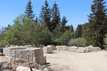 Steinbruch im Wald Granit Granitsteinbruch Fichtelgebirge