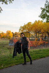 Ein Athletischer L&auml;ufer im Park