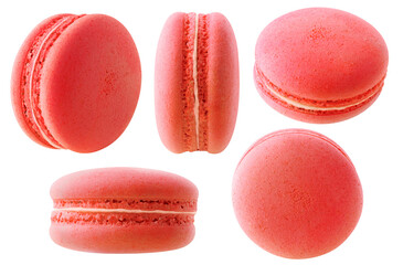 Isolierte rote Macarons-Sammlung. Erdbeer- oder Himbeermakrone in verschiedenen Winkeln auf weißem Hintergrund