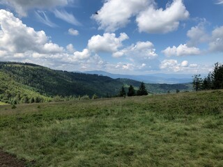 Zdjęcia prezentujące widoki g&oacute;rskie.