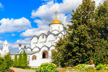 Fototapeta na wymiar Intercession cathedral of Intercession (Pokrovsky) convent in Suzdal, Russia. Golden ring of Russia