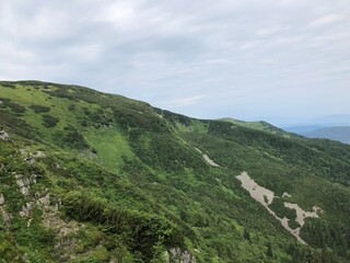 Zdjęcia prezentujące widoki g&oacute;rskie.