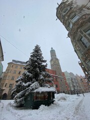 Innsbruck Tirol Österreich Altstadt im Winter mit viel Schnee