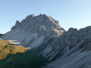Fototapeta na wymiar Stubai high-altitude hiking trail, lap 2 in Tyrol, Austria