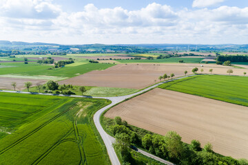 Fototapeta na wymiar Luftaufnahme von einer ländlichen Gegend in Niedersachsen, Deutschland