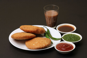 Indian snakes food kachouri or kachoudi kachori served with masala or cutting chai tamarind and mint chutney