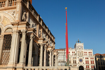Loggetta del sansovino und Glockenturm auf dem Markusplatz, Venedig, Italien
