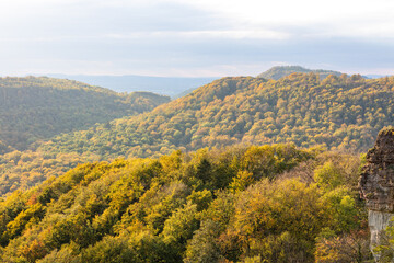Obraz premium Hohenstein (Süntel) im Weserbergland, Landkreis Hameln-Pyrmont