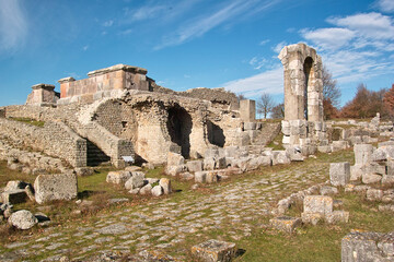 Fototapeta na wymiar carsulae, twin temples, tabernae, ancient via Flaminia