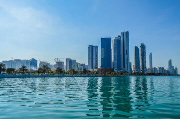 Plakat Abu Dhabi city skyline along Corniche beach taken from a boat