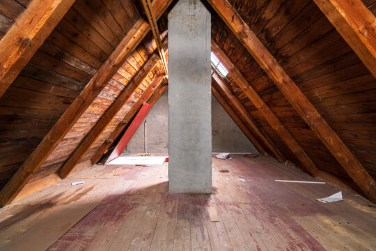 Empty attic renovation and thermal Insulation