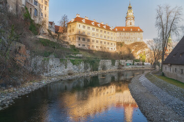 Fototapeta premium View of castle with the famous round tower of Cesky Krumlov reflected in the Vltava river, Czech Republic.