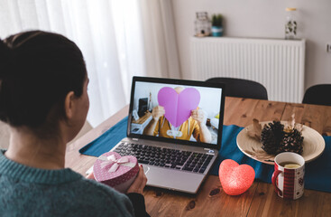 Couples giving gifts with their girlfriend via video conference.
