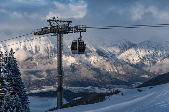 Gondelbahn im Skigebiet