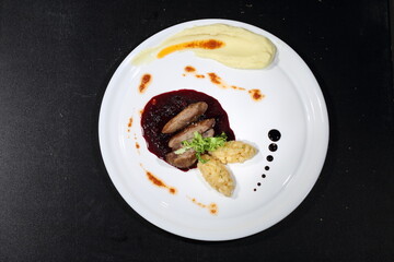 Peking duck with mashed potatoes and cranberry sauce