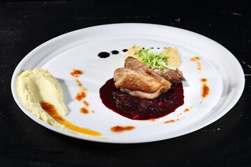 Peking duck with mashed potatoes