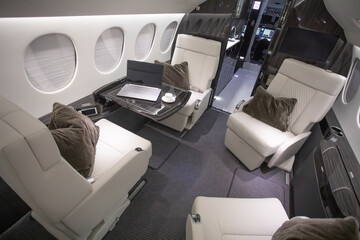 Private Jet interion Falcon 7X