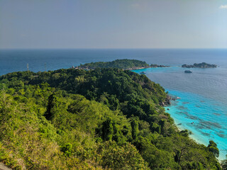 Fototapeta na wymiar Beautiful tropical island surrounded by clear, warm ocean and coral reef (Similan Islands)