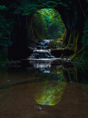 【千葉】濃溝の滝 亀岩の洞窟 朝日の光芒