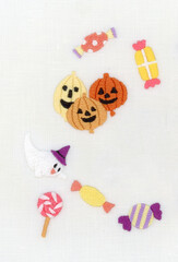 パステルカラーのハロウィーンの刺繍